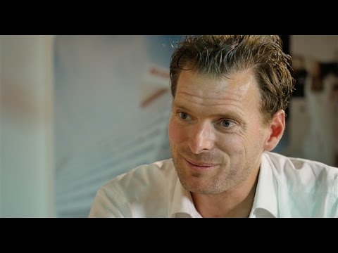 Voormalig toptenniser Sjeng Schalken (Sjeng Sports) in gesprek met Ronnie Overgoor van 7 Ditches TV